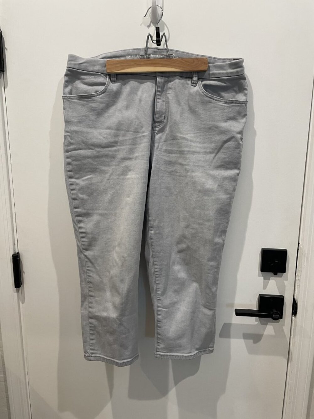 LAST CHANCE! Chico's Girlfriend Gray Stretch Denim Capri Pants - Size 2 or US 12